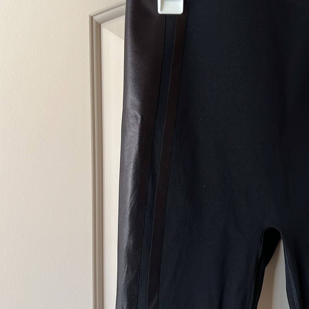 NEW Spanx Sporty Side Stripe High Waisted 7/8 Legging - Picture 8 of 8